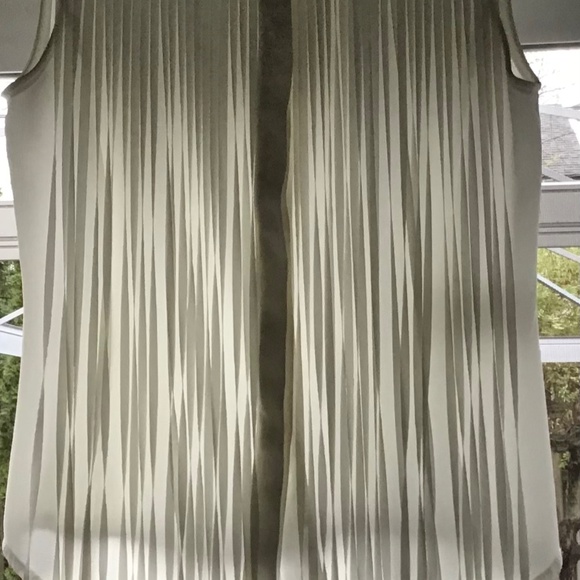 Designer Rinascimento Warm White Blouse, Fringed Front, Made in Italy. - Picture 7 of 16